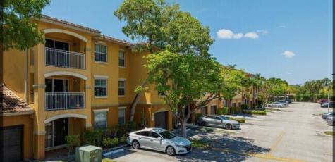 165 NW 96th Te Pembroke Pines FL 33024