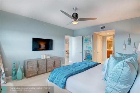 2640 Lake Shore Drive Riviera Beach FL 33404