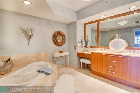 2640 Lake Shore Drive Riviera Beach FL 33404