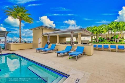 2640 Lake Shore Drive Riviera Beach FL 33404