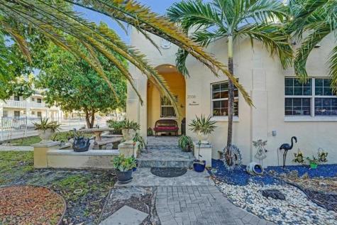 2000 Jackson Street Hollywood FL 33020