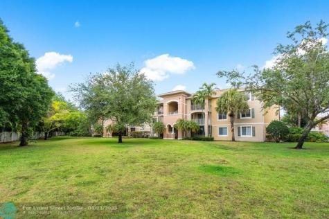 6492 Emerald Dunes Drive West Palm Beach FL 33411