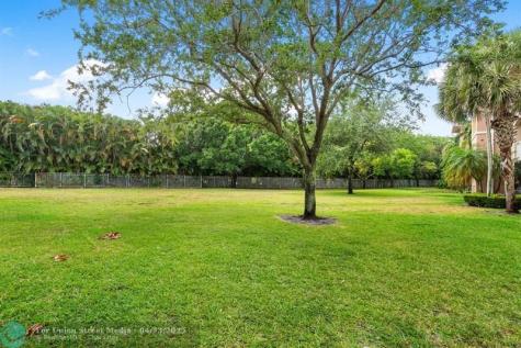 6492 Emerald Dunes Drive West Palm Beach FL 33411