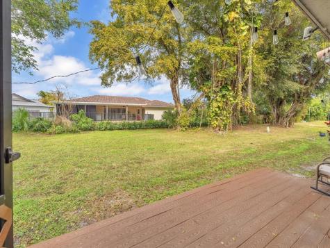9831 Riverside Drive Coral Springs FL 33071