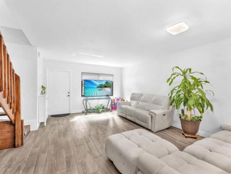 9831 Riverside Drive Coral Springs FL 33071