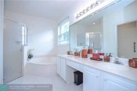 3576 Canary Palm Court Pompano Beach FL 33069