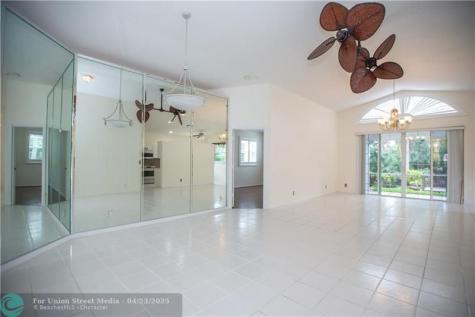 3576 Canary Palm Court Pompano Beach FL 33069