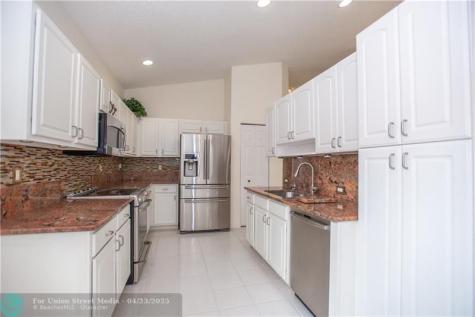 3576 Canary Palm Court Pompano Beach FL 33069