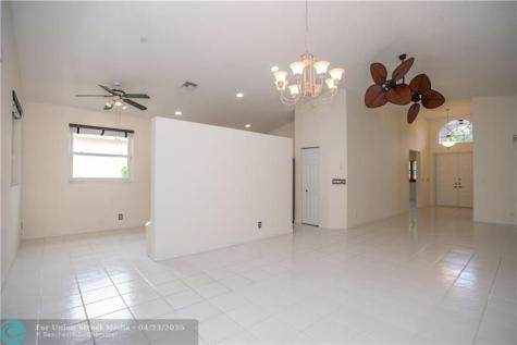 3576 Canary Palm Court Pompano Beach FL 33069