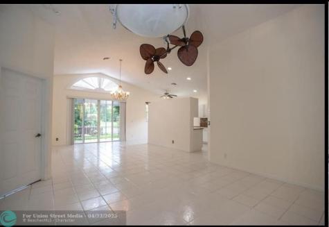 3576 Canary Palm Court Pompano Beach FL 33069