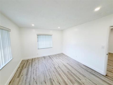 2710 Riverside Drive Coral Springs FL 33065