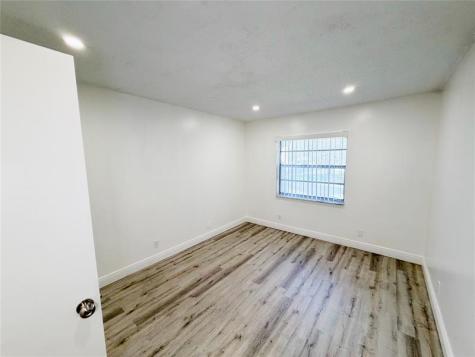 2710 Riverside Drive Coral Springs FL 33065