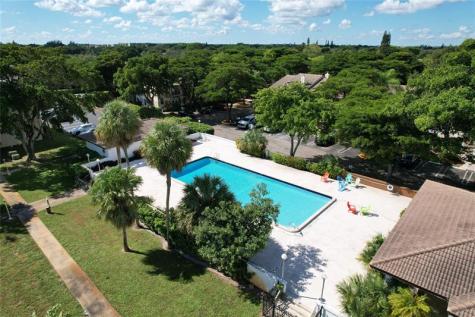 2710 Riverside Drive Coral Springs FL 33065