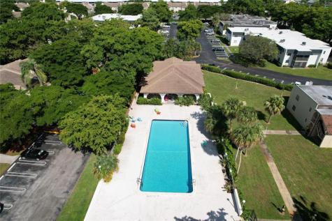 2710 Riverside Drive Coral Springs FL 33065