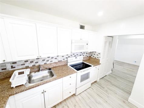 2710 Riverside Drive Coral Springs FL 33065