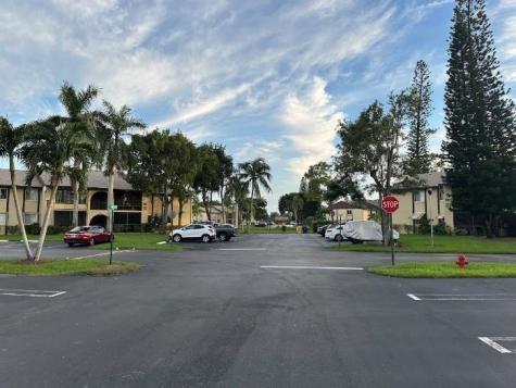 327 Pine Ridge Circle Greenacres FL 33463