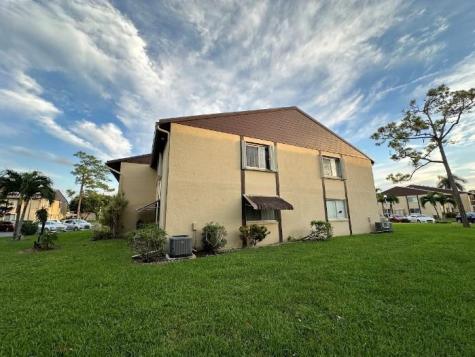 327 Pine Ridge Circle Greenacres FL 33463