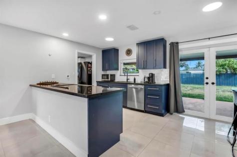 5070 SW 94 Terrace Cooper City FL 33328