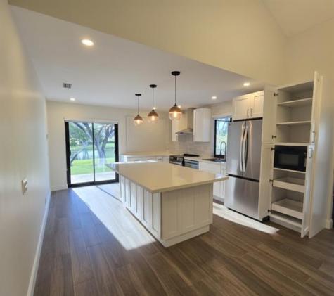 2177 Montpeliar Weston FL 33326