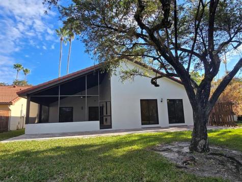 2177 Montpeliar Weston FL 33326