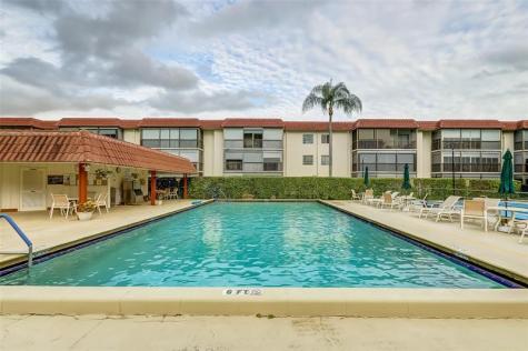 9410 N Hollybrook Lake Drive Pembroke Pines FL 33025