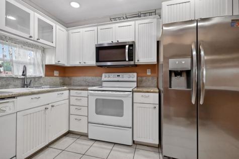 9410 N Hollybrook Lake Drive Pembroke Pines FL 33025