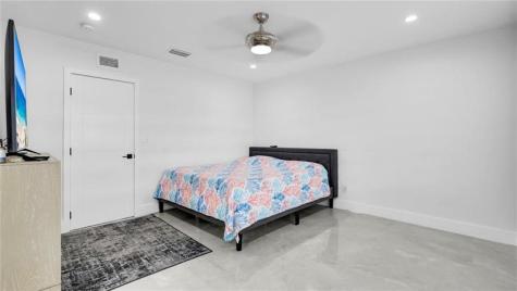 6290 W 16th Hialeah FL 33012