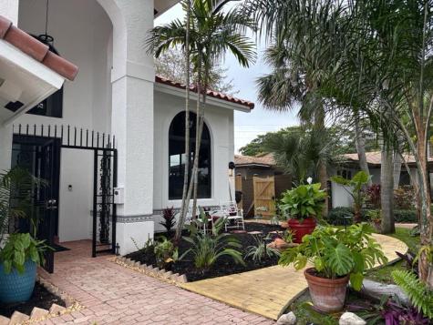 307 N Highland Drive Hollywood FL 33021
