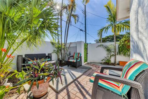 307 N Highland Drive Hollywood FL 33021