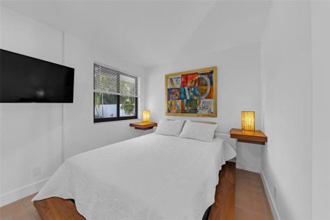 307 N Highland Drive Hollywood FL 33021