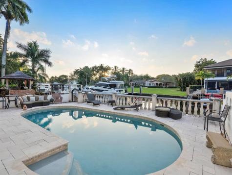 1421 Ponce De Leon Fort Lauderdale FL 33316