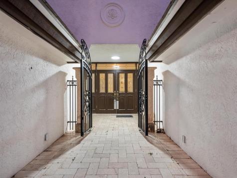 1421 Ponce De Leon Fort Lauderdale FL 33316