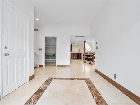 1421 Ponce De Leon Fort Lauderdale FL 33316