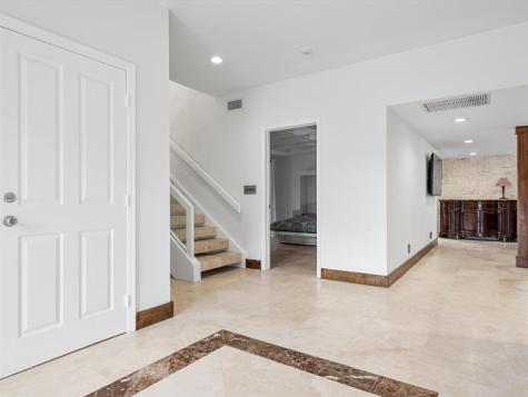 1421 Ponce De Leon Fort Lauderdale FL 33316