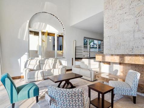 1421 Ponce De Leon Fort Lauderdale FL 33316