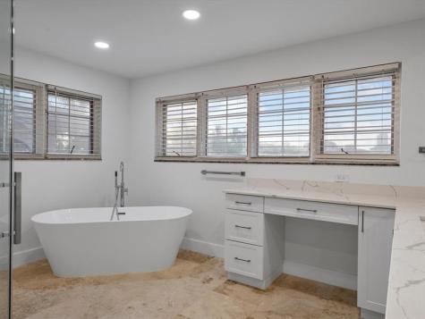 1421 Ponce De Leon Fort Lauderdale FL 33316