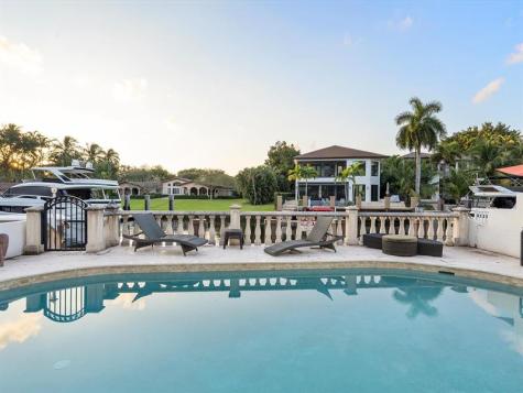 1421 Ponce De Leon Fort Lauderdale FL 33316