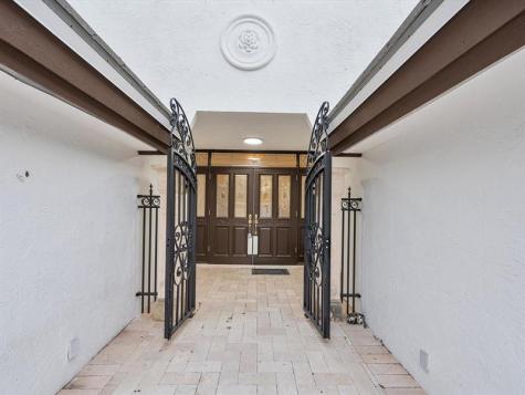 1421 Ponce De Leon Fort Lauderdale FL 33316