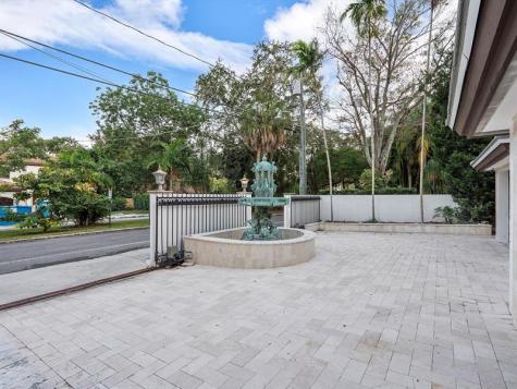 1421 Ponce De Leon Fort Lauderdale FL 33316