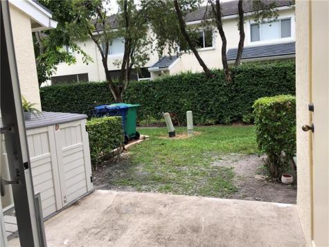 9960 NW 57th Manor Coral Springs FL 33076