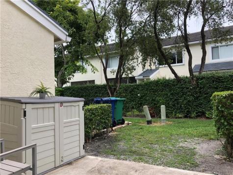 9960 NW 57th Manor Coral Springs FL 33076