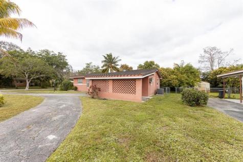 4797 NW 3rd Street Plantation FL 33317