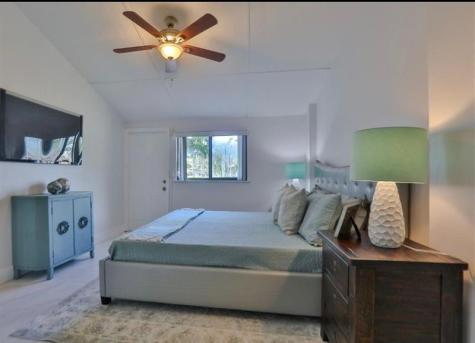 735 NE 37th Street Oakland Park FL 33334
