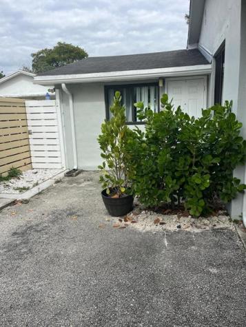 735 NE 37th Street Oakland Park FL 33334