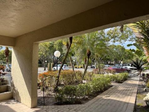 2900 NW 42 Coconut Creek FL 33066