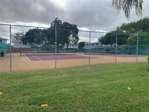 312 NW 106th Te Pembroke Pines FL 33026