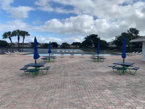 312 NW 106th Te Pembroke Pines FL 33026