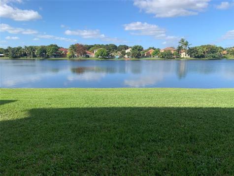 312 NW 106th Te Pembroke Pines FL 33026