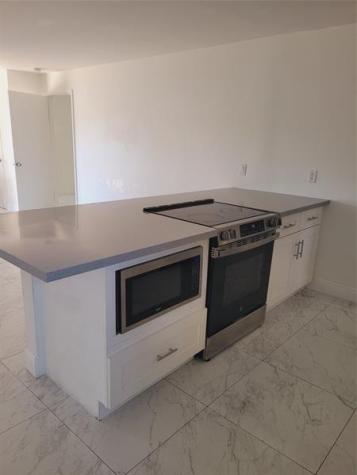 770 NE 38 Oakland Park FL 333334