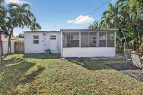 642 SW 11th Street Hallandale Beach FL 33009